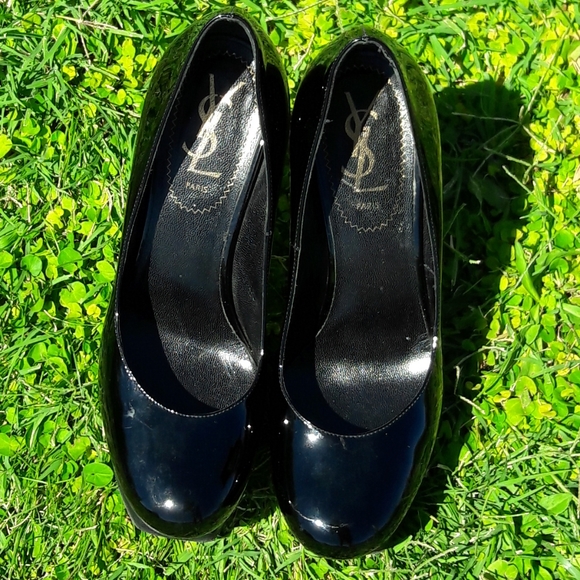 Yves Saint Laurent Black Patent Leather Heels - Picture 11 of 13